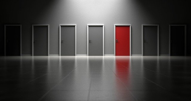 Dieses Bild hat ein leeres Alt-Attribut. Der Dateiname ist doors-1690423_640.jpg